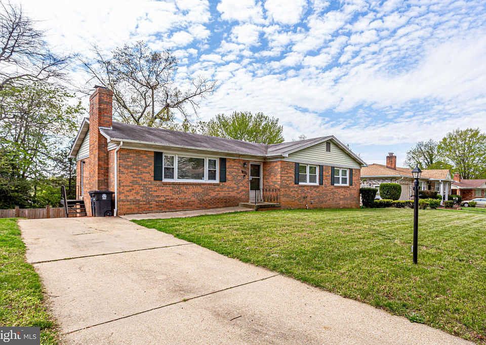 1st image of 406 Aqua Lynn Dr