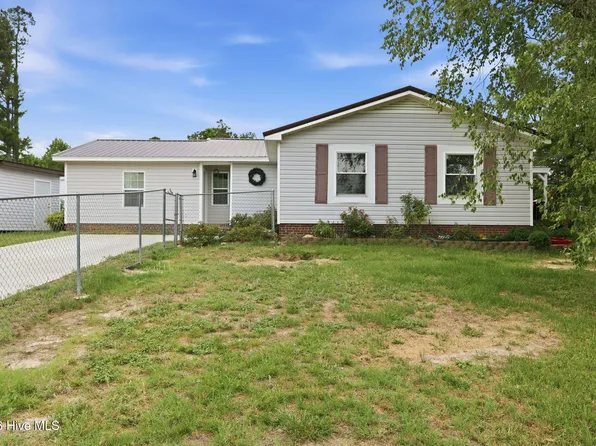 16 Crestview Place, Spring Lake, NC 28390