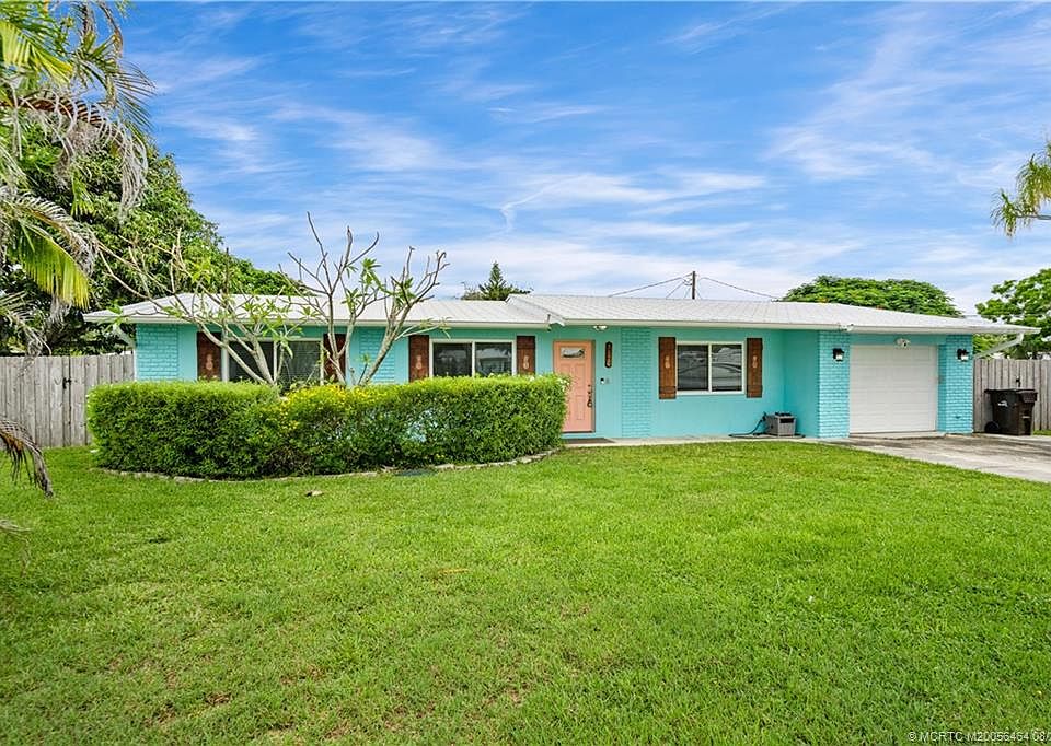 1st image of 1126 SE Alamanda Ln