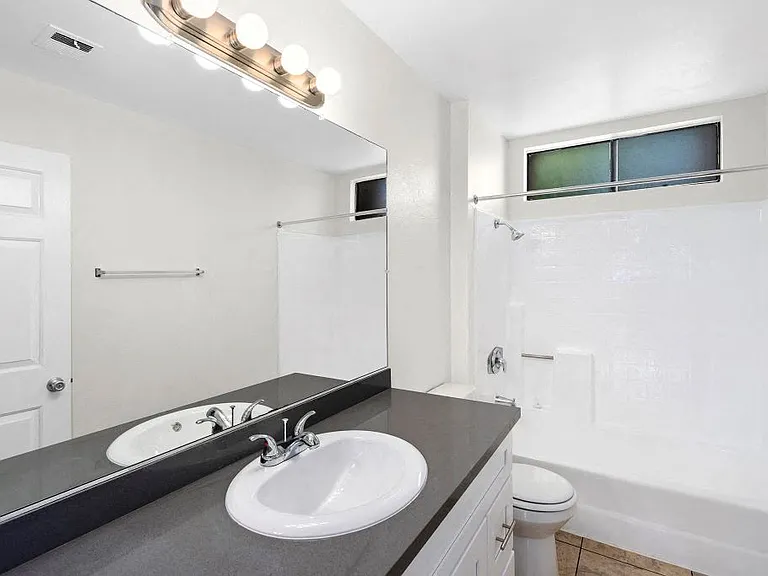Topanga Terrace Apartments — Photo 16