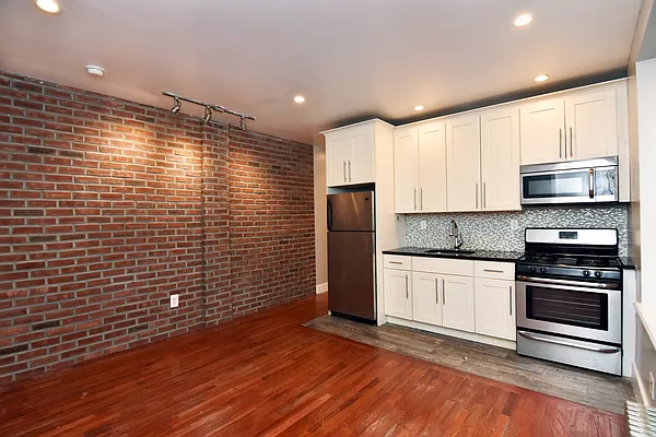 Rented by Bohemia Realty Group | media 11