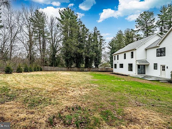 4th image of 1427 Sugartown Rd