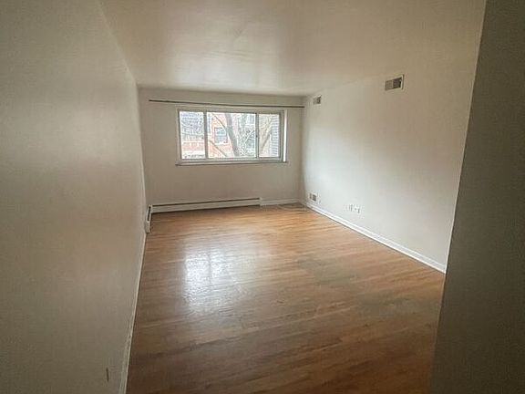 2nd image of 515 W Wrightwood Ave APT 306