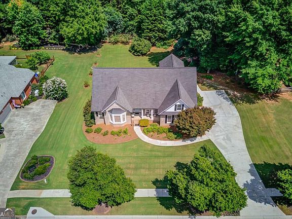 2nd image of 1131 Overlook Ln