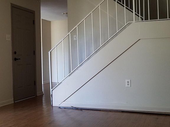 2nd image of 1846 Fox Run Dr APT 4