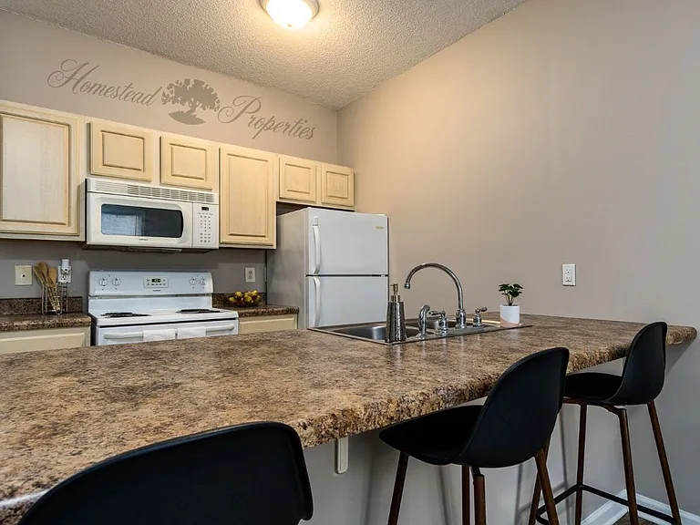 885 W Main St — Photo 4