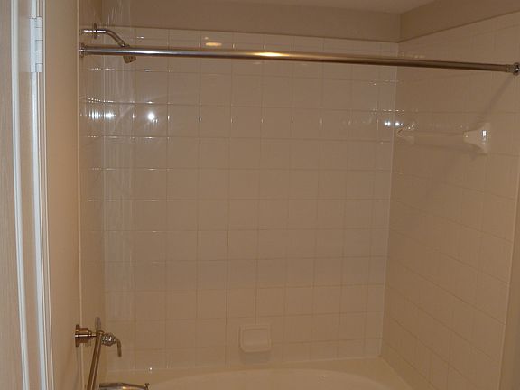 Shower w/Bathtub