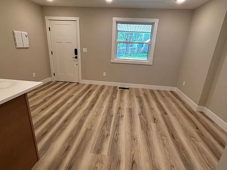 106 E Sycamore St — Photo 23