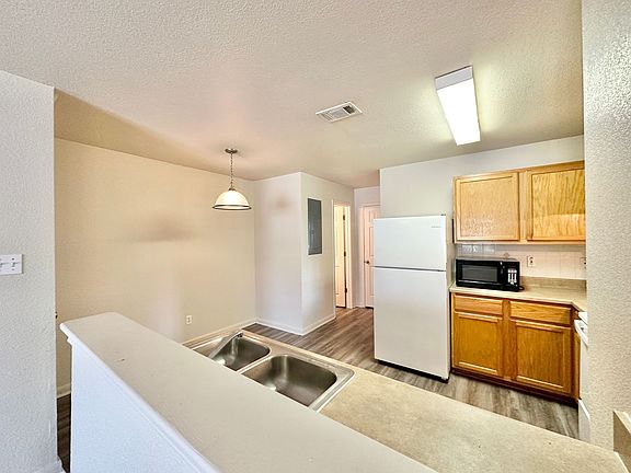 5th image of 3401 Turner Ave APT B