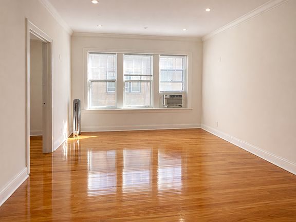3rd image of 114 Clyde Ave #1173D
