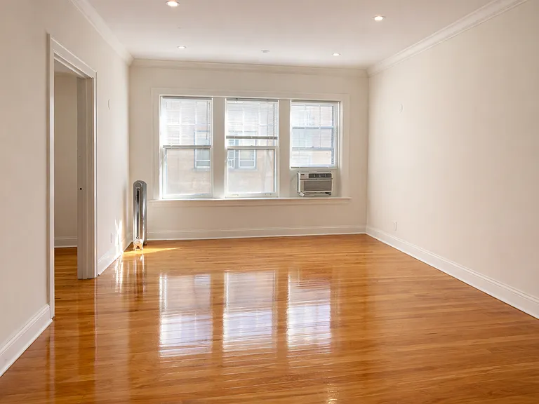 114 Clyde Ave — Photo 14