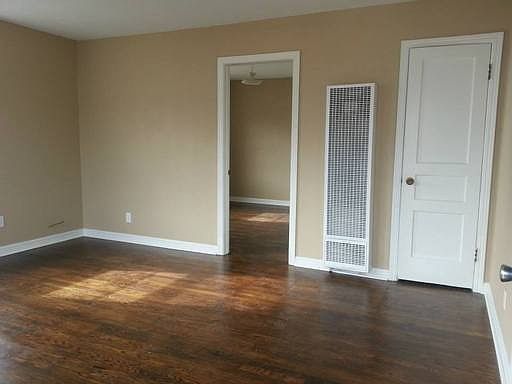 4th image of 907 W Towanda Ave