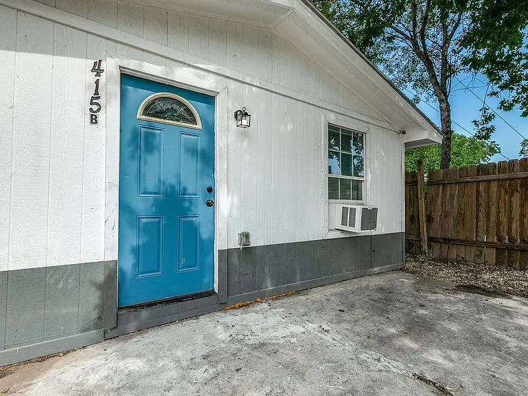 Elmwood Triplex — Photo 3