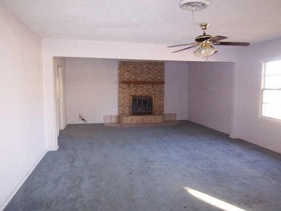 2nd image of 2402 Woodard St