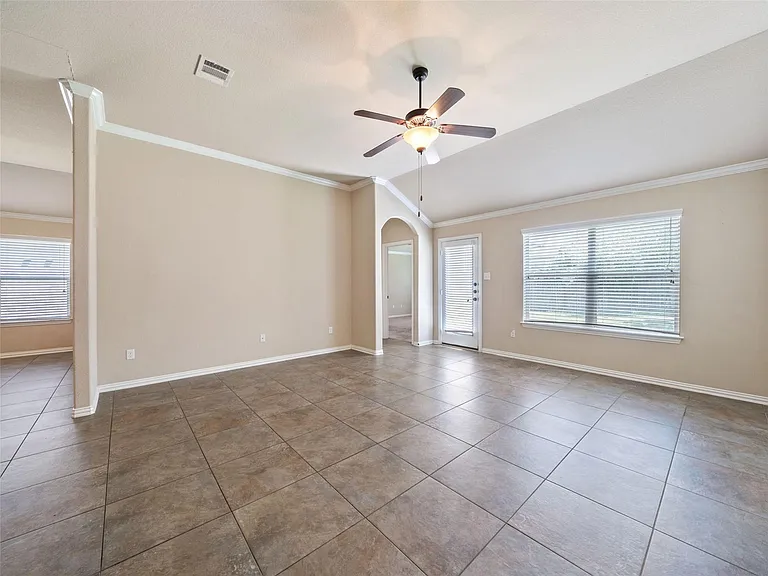 1905 Meandering Meadows Dr — Photo 9