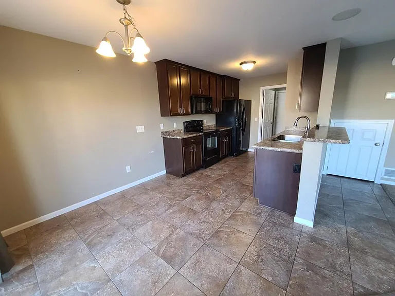 2613 Douglas Pl SE — Photo 2
