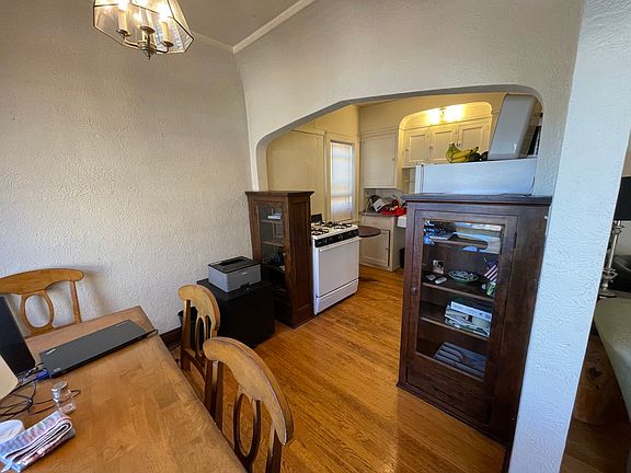 4th image of 4468 N Oakland Ave APT 33