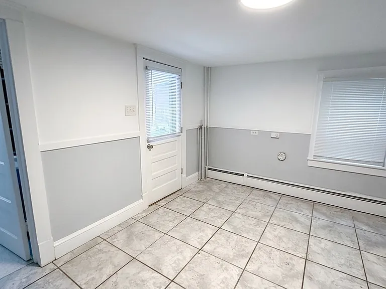 311 E Grove St #1D — Photo 3