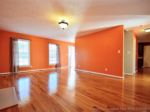 5th image of 324 Roundtree Dr