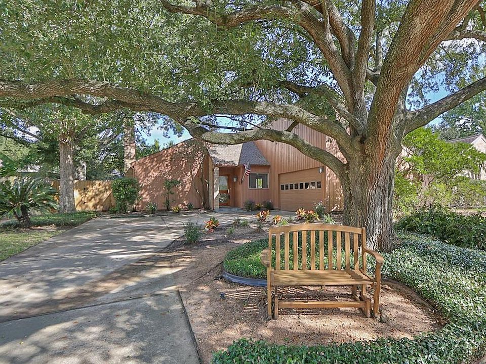 1st image of 15922 Red Willow Dr