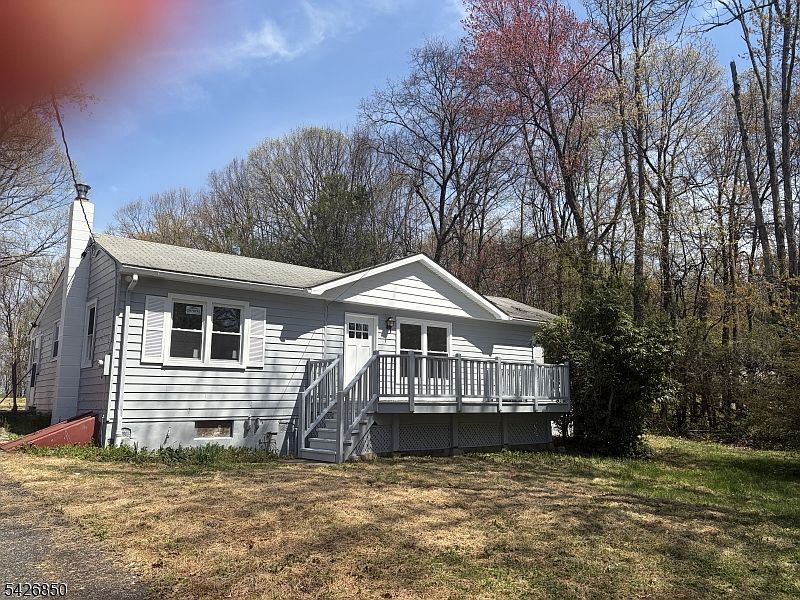 1st image of 9 Thomas Dr