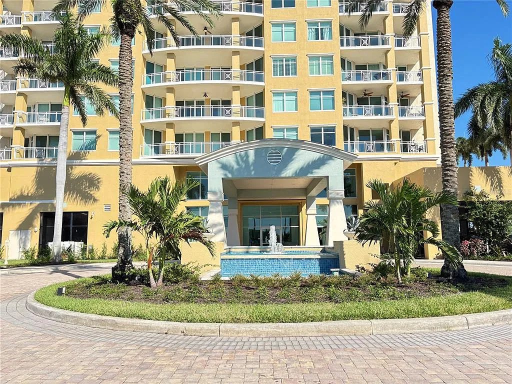 2 bed, 2.0 bath, 1750 sqft, $3,200 — Photo 3