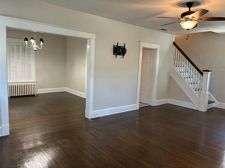 2809 Linwood Ave — Photo 5