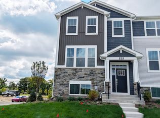 525 Red Oak Cir, Volo, IL 60020