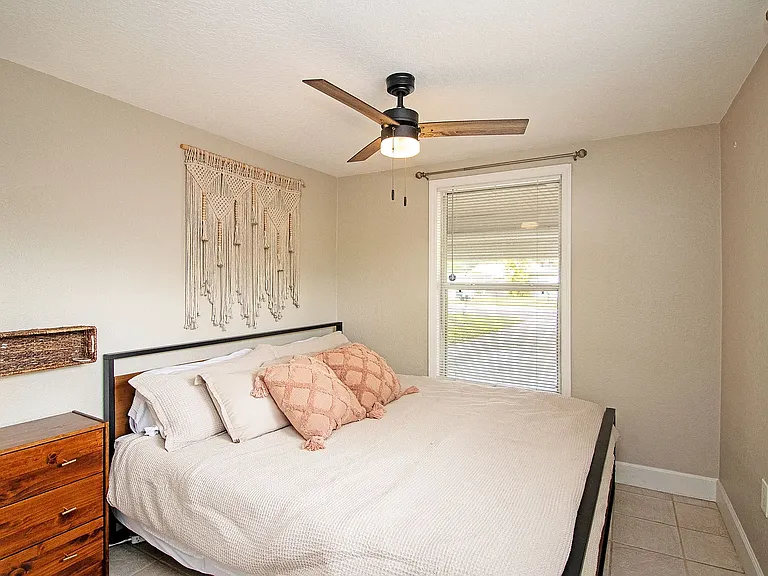 647 Dexter Dr — Photo 7