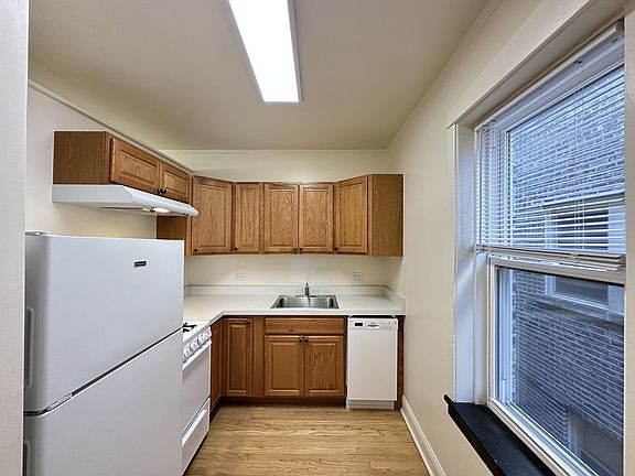 2nd image of 4311 N Francisco Ave #C3