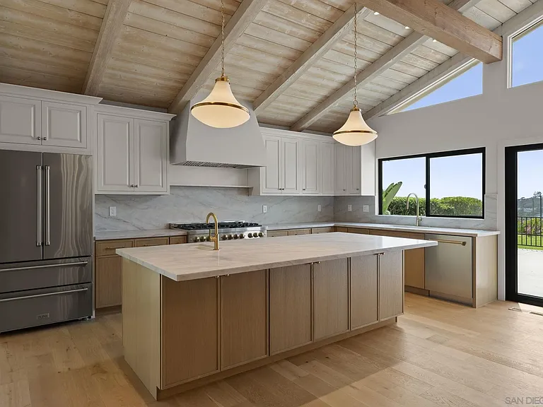 683 Marine View Ave — Photo 7