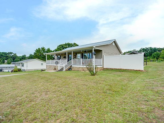 3rd image of 69 Pine Ridge Dr