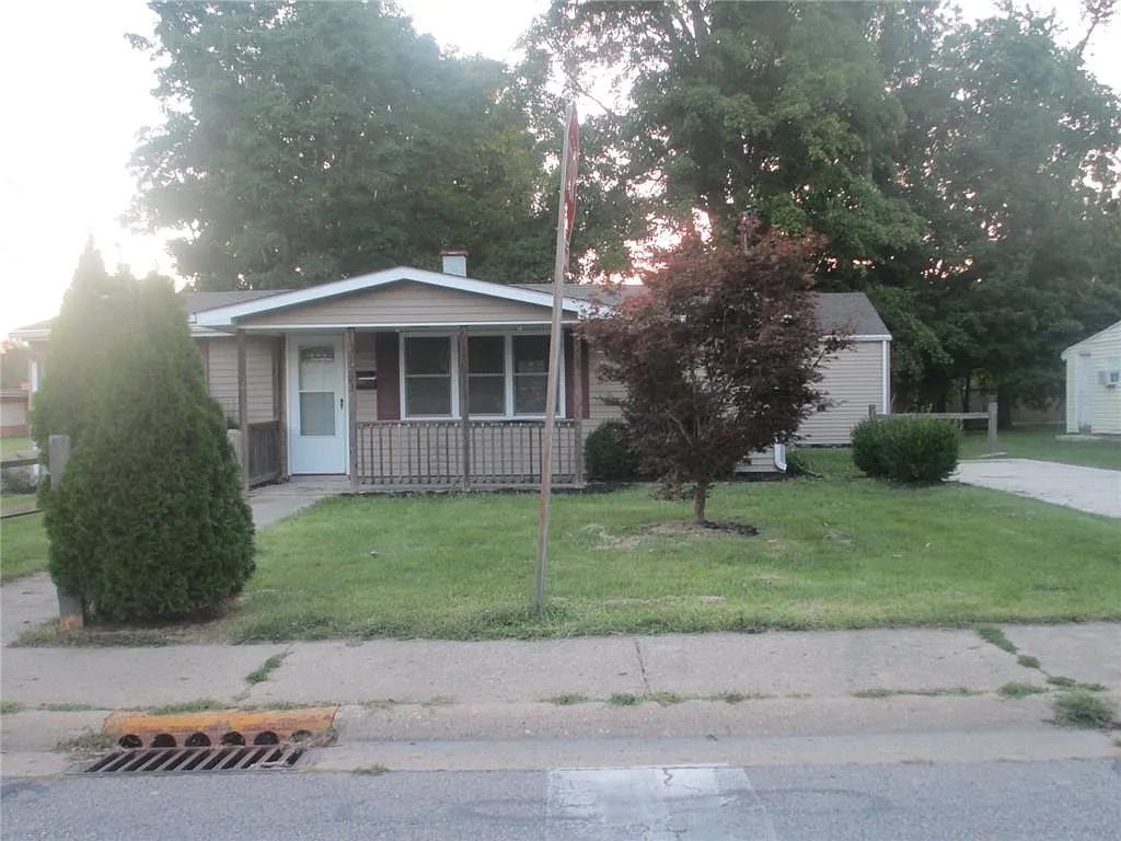 1223 S Elm St photo 1