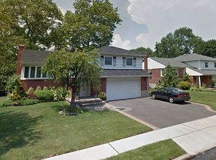 28 Patricia Ln, Syosset, NY 11791