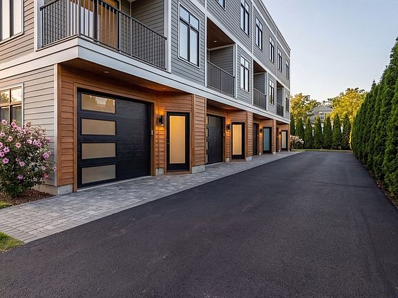 2nd image of 15 Tanglewood Rd #B