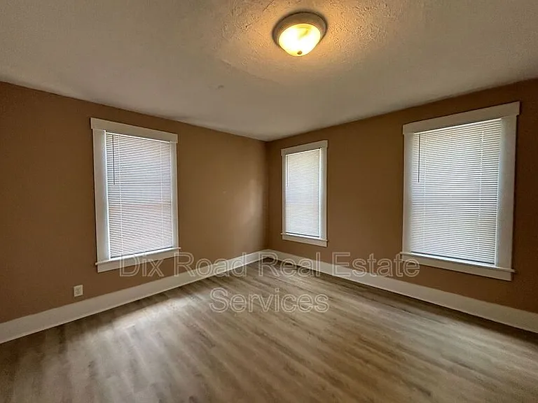 8 S River St — Photo 19