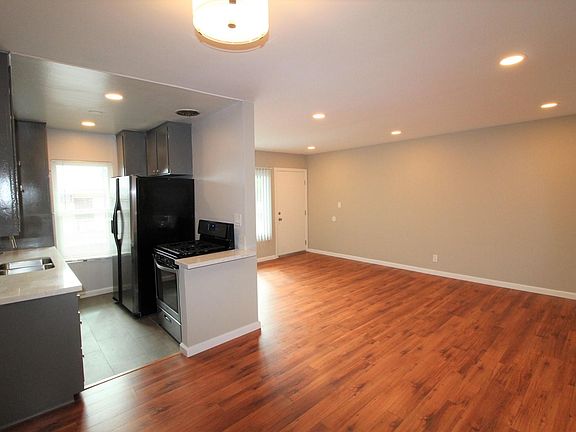4th image of 7741 Romaine St #9