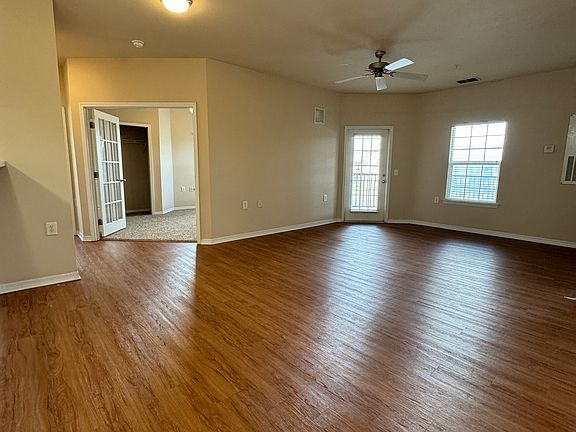 5th image of 1410 Villa Capri Cir APT 305