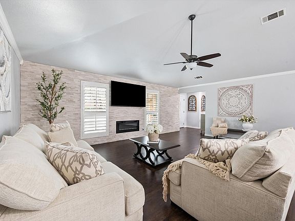 4th image of 3104 Creekwood Ln