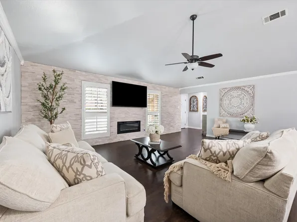 3104 Creekwood Ln, Fort Worth, TX 76123