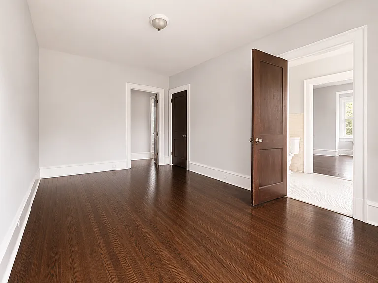 186 W Queen Ln — Photo 17