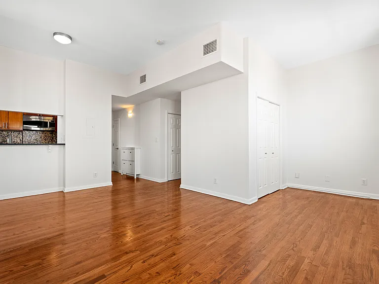 186 Wayne St #425D — Photo 9