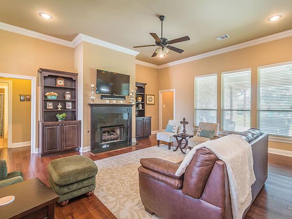2nd image of 139 Terrace Oak Ln