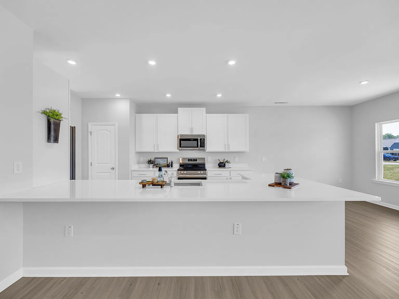 3 bed, 2425 sqft, $2,300 — Photo 3