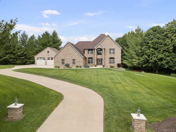 2608 W 3rd St, Coal Valley, IL 61240