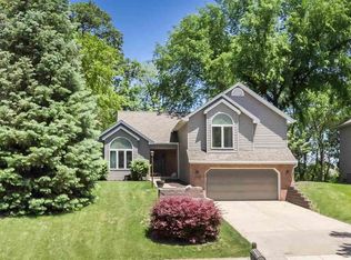 1945 Brown Deer Trl, Coralville, IA 52241