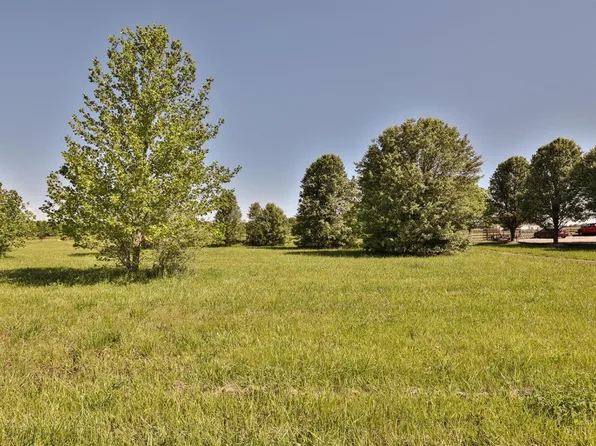 7076 Ringwood Rd, Oxford, OH 45056