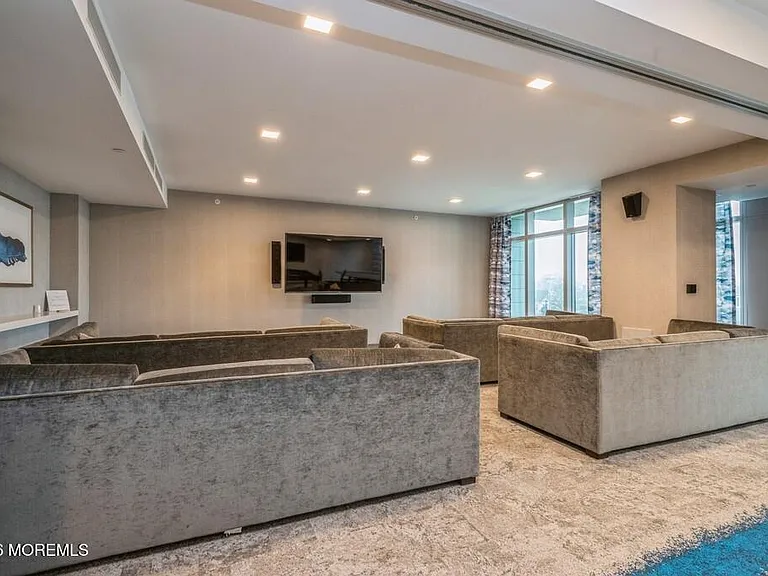 30 Melrose Ter #221 — Photo 29