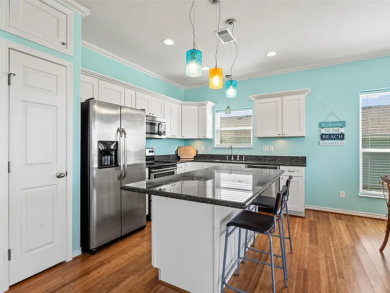 3923 Reeves Dr — Photo 11