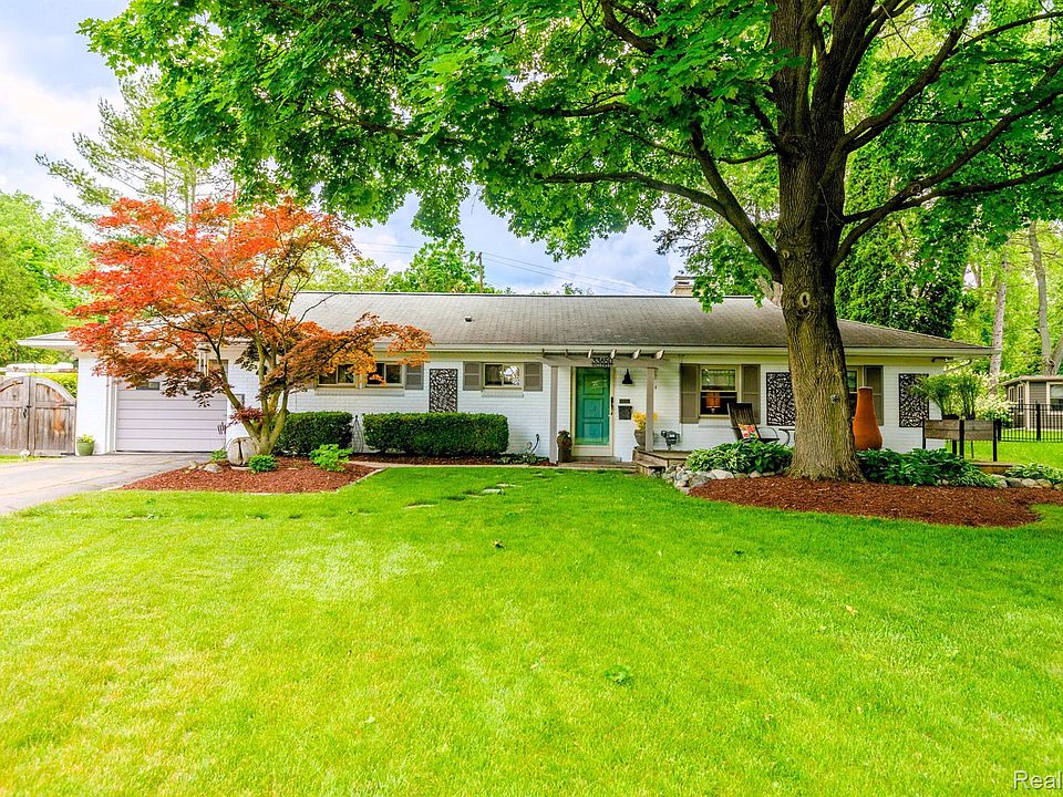 1st image of 33650 Hillcrest Dr